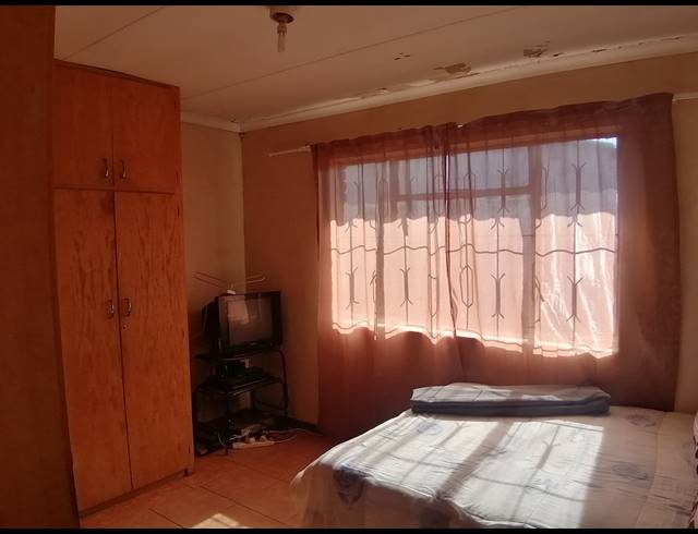 3 BEDROOM FREESTANDING SOLD IN KANANA